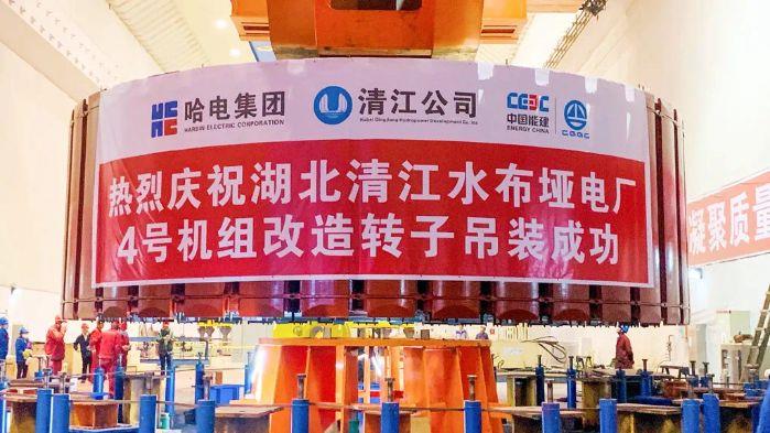 3、水布埡電廠4號機組轉子吊裝（向睿 攝）