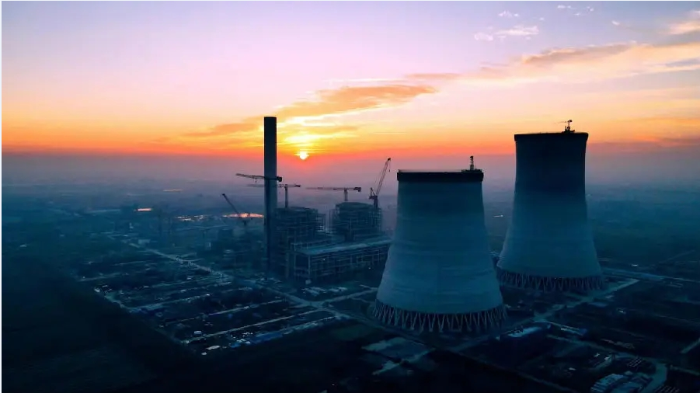 圖為晨曦中的宜城火電廠 （鐘軍 攝）